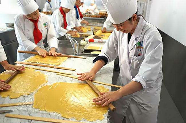 Hebat Banget, Ada Kapal Yang Bisa Dimakan Bikinan Murid-Murid Jepang